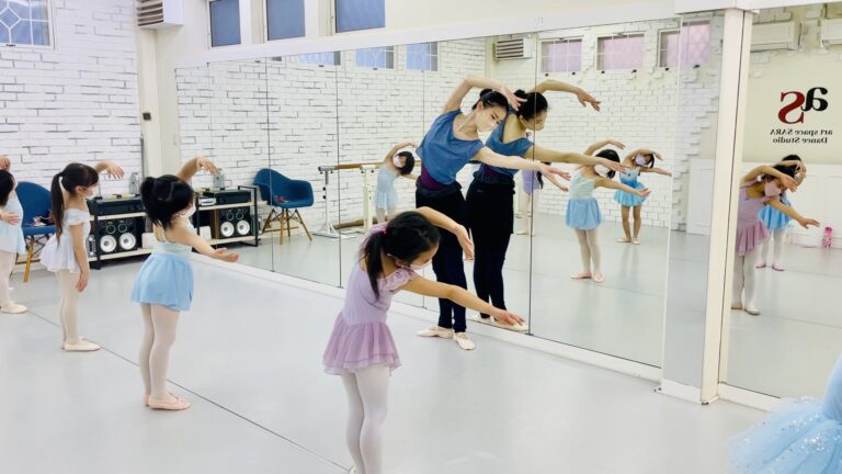 Kids Ballet Class / Emi
