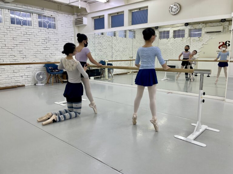 TEENS BALLET / Emi