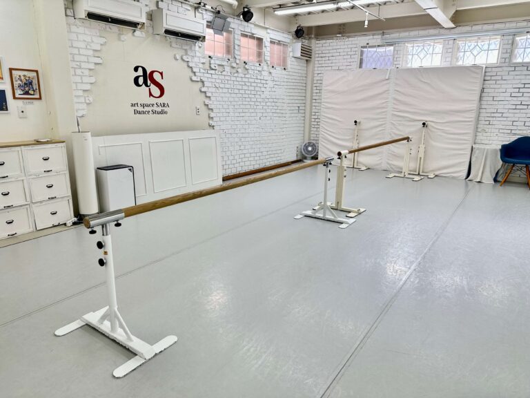 スタジオ設備　バレエバーセット　/ art space SARA Dance Studio