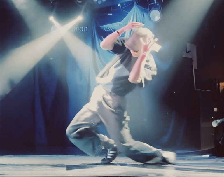 instructor / SENA / art space SARA Dance Studio